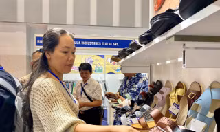 Khai mạc chuỗi hội chợ-triển lãm quốc tế Da và Giày lần thứ 24