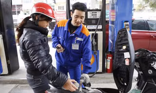 Từ 15h hôm nay, xăng E5RON92 giảm 613 đồng, xuống còn 11.343 đồng một lít