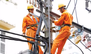 EVN đề xuất được điều chỉnh sớm giá điện