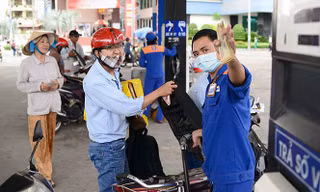 Theo tính toán của các doanh nghiệp xăng dầu đầu mối, giá bán lẻ xăng có thể giảm nhẹ ngày mai
