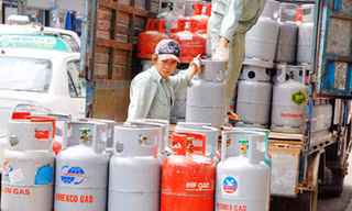 Giá gas tăng 18.000 đồng/bình 12kg
