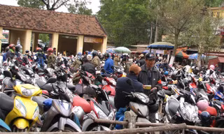 Vào đền lễ Bà Chúa Kho, mất xe SH