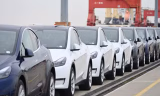 Tesla tăng cường sản xuất trong bối cảnh các đối thủ ra mắt xe điện mới