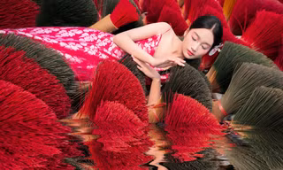 Nữ sinh Hà Nam ‘hóa nàng thơ’ giữa làng hương ngày Tết
