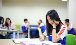 Hai trường đại học cho sinh viên nghỉ đến cuối tháng Sáu
