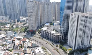 Con đường dài hơn 3km gánh cả 'rừng chung cư' ở Sài Gòn