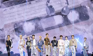 SEVENTEEN thổi nến 10 năm ra mắt: Fan thuê du thuyền xem concert, THUNDER "chạm nóc"