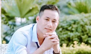 Hot boy đất Tổ toả sáng trên giảng đường đại học