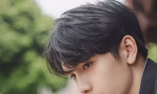 Hot boy Đại học Y trong bộ ảnh Quốc phục