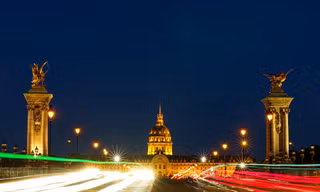Thành phố Paris về đêm mùa COVID-19 qua góc máy của du học sinh Việt Nam