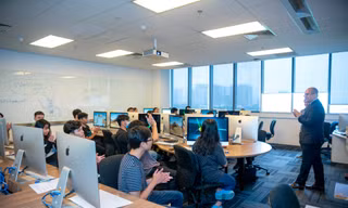 RMIT và Amazon hợp tác đào tạo về điện toán đám mây