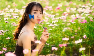 Nữ sinh Bách khoa hóa công chúa mơ màng giữa rừng hoa