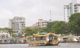 Sông Hương hôm nay: ngột ngạt và quá tải
