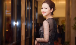 'Gái ba con' Jennifer Phạm mặc xuyên thấu, khoe vòng 1 gợi cảm