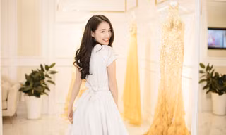 Nhã Phương rạng rỡ đi thử váy sau khi giành giải Cánh Diều Vàng