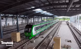 Một trong 5 đoàn tàu tại khu vực Depot của dự án