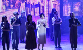 Lạc giữa hai thế giới thực và ảo với vở nhạc kịch English Performance 