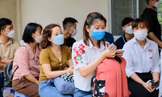 Lao động Việt ở Đài Loan khóc khi nhận tin... tăng lương