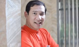 NSƯT Quang Thắng kể kỉ niệm ‘đau thương’ khi chụp hình cùng ‘Hoa khôi’ bóng chuyền Kim Huệ