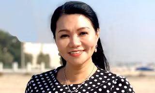 Showbiz 19/9: Ngọc Huyền đang ở Mỹ, nói về nghi vấn Việt Hương nhận quyên góp ở nước ngoài