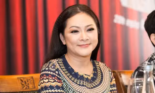 Showbiz 7/2: Sau gần 30 năm xa quê, Như Quỳnh xúc động khi đón Tết ở Việt Nam