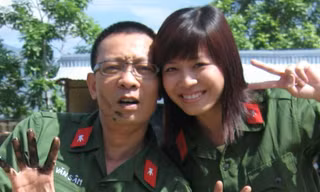 Showbiz 2/4: MC Hoàng Linh và MC Lại Văn Sâm bây giờ và cách đây 16 năm