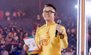 Showbiz 1/10: MC Đức Bảo dẫn chung kết Olympia 2022