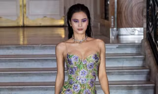 Showbiz 18/9: Hương Ly diện váy xuyên thấu
