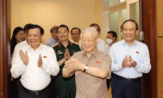 Hình ảnh Tổng Bí thư Nguyễn Phú Trọng tiếp xúc cử tri sau kỳ họp Quốc hội