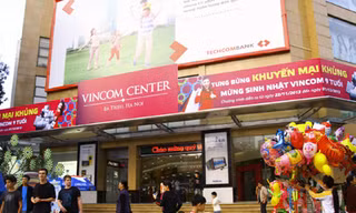 Tưng bừng khuyến mại mừng sinh nhật Vincom Center Bà Triệu