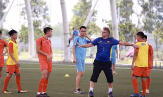 HLV Philippe Troussier sẽ tạo nên diện mạo mới cho đội tuyển Việt Nam? Ảnh: Văn Chung