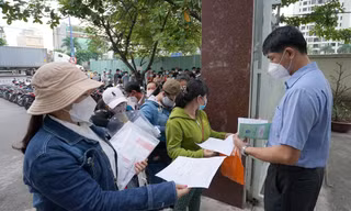 Việt Nam nên bổ sung trợ cấp nuôi con nhỏ vào chế độ bảo hiểm xã hội