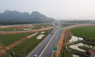 Nhờ hoàn thiện sớm 2 nút giao, cao tốc Bắc Nam qua Thanh Hóa có kết nối hiệu quả với hạ tầng địa phương. Ảnh: T.Đảng