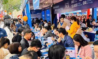 Đông đảo học sinh, phụ huynh đã tham dự Ngày hội Tư vấn tuyển sinh - hướng nghiệp năm 2025 ở trường Đại học Bách khoa Hà Nội. Ảnh: Nguyễn Nhài