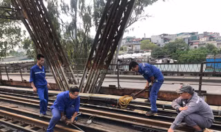 Đã gần hết 4 tháng, nhưng tiền bảo trì đường sắt của năm 2021 vẫn chưa được giải quyết, ảnh hưởng tới cuộc sống của hơn 11.000 công nhân đường sắt. Ảnh: Trọng Đảng