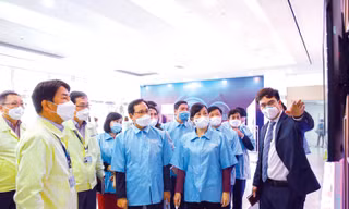 Bí thư Tỉnh ủy Đào Hồng Lan thăm, kiểm tra tại một số doanh nghiệp ở KCN Yên Phong