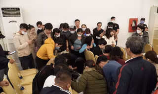 Khách hàng mua đất tại 2 dự án thuộc khu đô thị mới Điện Nam - Điện Ngọc (tỉnh Quảng Nam) chật vật đòi quyền lợi. Ảnh: Nguyễn Thành