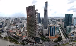 Dự án Saigon One Tower (ở 34 Tôn Đức Thắng, quận 1), một trong những bất động sản liên quan đến vụ án Vạn Thịnh Phát. Ảnh: Duy Anh