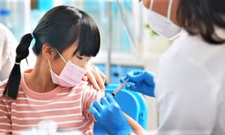 Tiêm vắc xin cho trẻ để phòng COVID-19