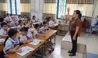 Học sinh trong một tiết học tại Trường tiểu học Hiệp Tân (quận Tân Phú, TPHCM). Ảnh: Nhàn Lê