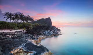 Ðảo Bé Lý Sơn với trầm tích núi lửa triệu năm. Ảnh: Bùi Thanh Trung