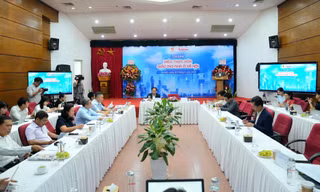 Tọa đàm: “Hiện thực hóa giấc mơ nhà ở xã hội”. Ảnh: Mạnh Thắng
