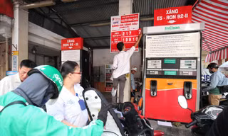 Bộ Công Thương cho biết, sẽ đề xuất rút ngắn thời gian điều chỉnh giá xăng dầu khi thị trường có biến động lớn