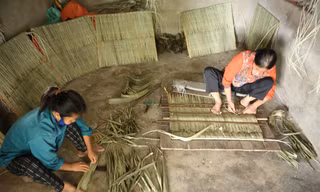Nghề chằm áo tơi truyền thống tại Hà Tĩnh 