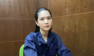 Ngọc Trinh tại cơ quan công an. Ảnh: C.A