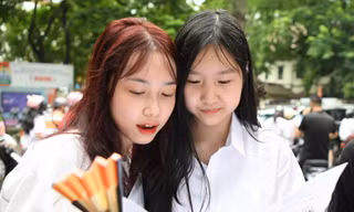 Học sinh Hà Nội thi tuyển sinh lớp 10 năm học 2024 – 2025. Ảnh: NHƯ Ý