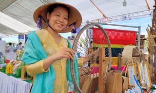 Yến tại gian hàng giới thiệu sản phẩm tại sự kiện Techfest 2023. Ảnh: Hoài Văn