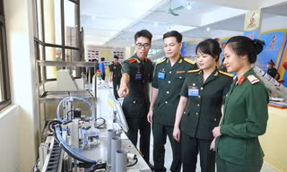 Học viện Kỹ thuật Quân sự luôn có nhiều công trình nghiên cứu khoa học trẻ mang hiệu quả ứng dụng thiết thực. ẢNH: NGUYỄN MINH