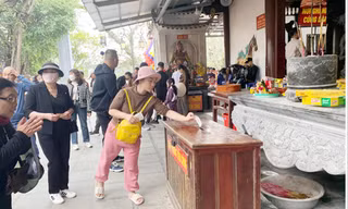 Nhiều trường hợp tiền công đức nhỏ lẻ khó thống kê ngay lập tức