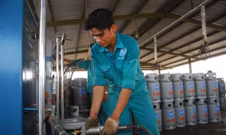 Giá gas trong nước tăng liên tiếp 9 lần trong thời gian vừa qua. Ảnh: Hoàng Mạnh Thắng